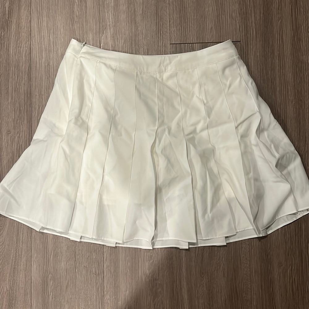New! Halara White Tennis Skirt with Zipper and Built in Shorts